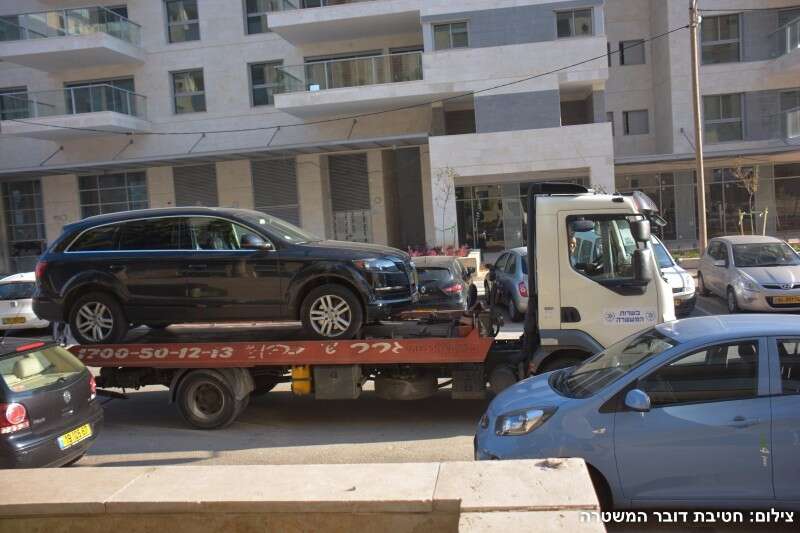 החוקרים החרימו רכוש לצורך חילוט // צילום: חטיבת דוברות המשטרה